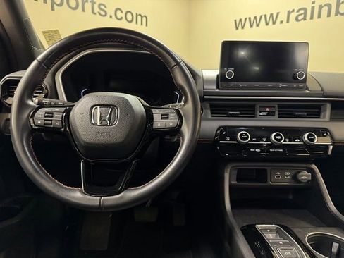 Used 2023 Honda Pilot Sport image 9