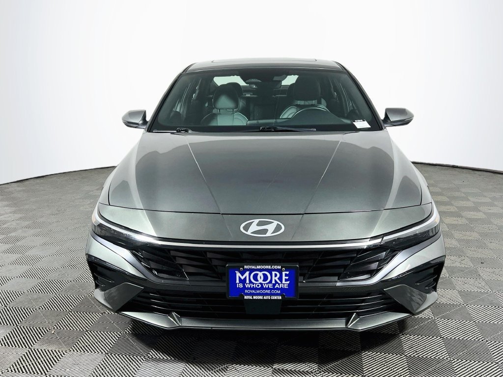 Used 2025 Hyundai Elantra Limited FWD image 2