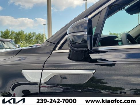Certified 2022 Kia Sorento LX image 9
