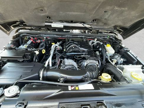 Used 2016 Jeep Wrangler Unlimited Sahara w/ Connectivity Group image 26