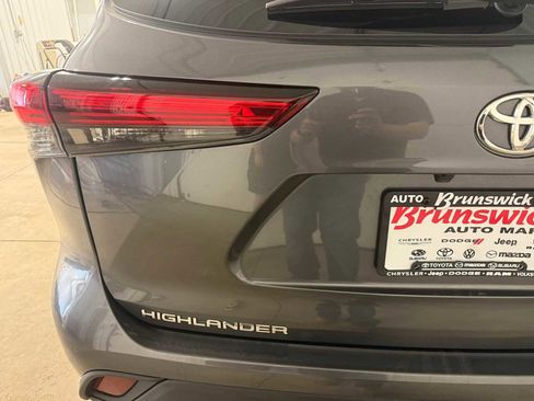 Used 2023 Toyota Highlander XLE image 17