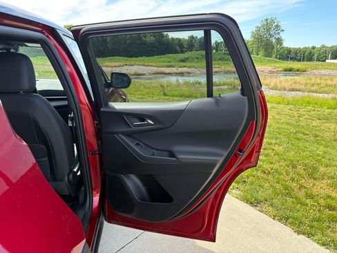 New 2026 Chevrolet Equinox LT w/ Convenience Package II FWD image 34