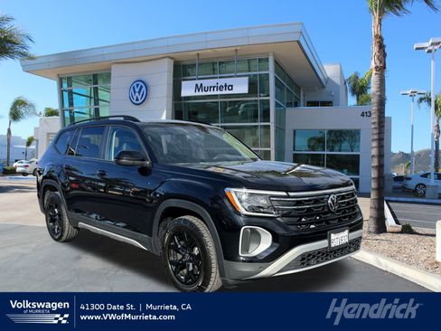 Used 2025 Volkswagen Atlas Peak Edition SE image 1