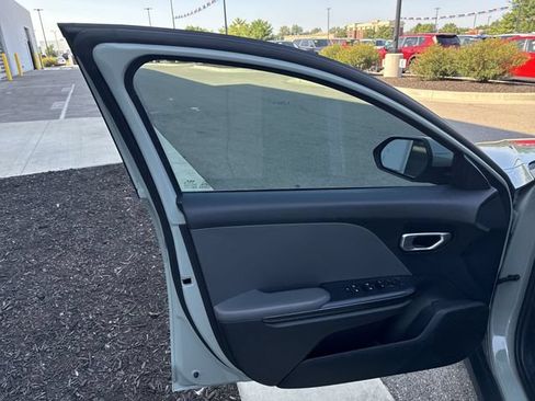 Used 2025 Kia K4 FWD image 9
