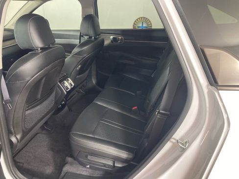 Used 2023 Kia Sorento S image 13