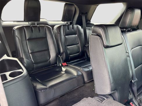 Used 2016 Ford Explorer XLT w/ Equipment Group 202A image 27