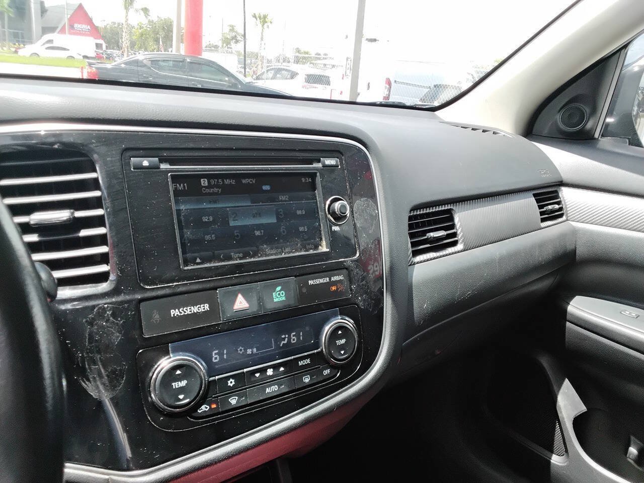 Used 2014 Mitsubishi Outlander SE AWD/4WD image 13