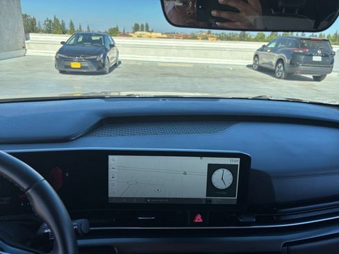 Used 2026 Kia Carnival FWD image 17