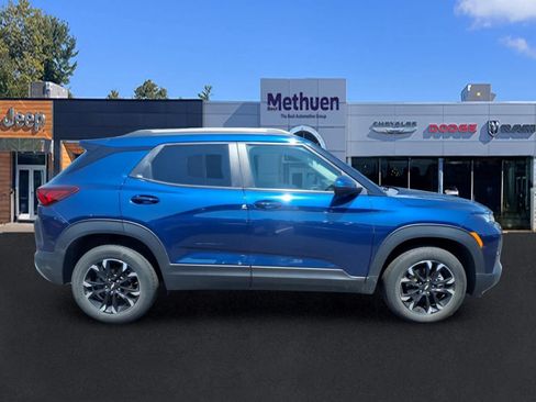 Used 2022 Chevrolet TrailBlazer LT AWD/4WD image 2