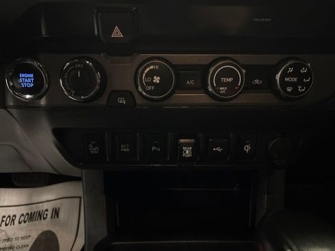 Used 2020 Toyota Tacoma TRD Off-Road image 13