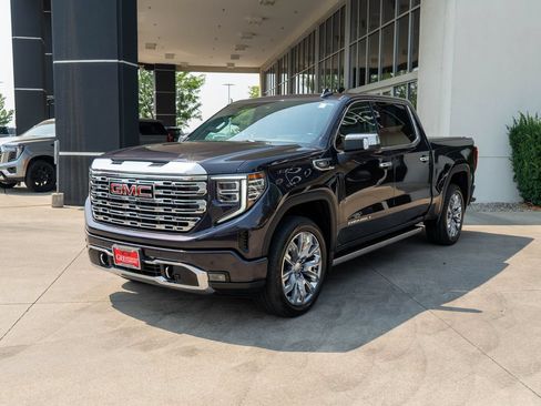 Used 2022 GMC Sierra 1500 Denali w/ Denali Reserve Package AWD/4WD image 3
