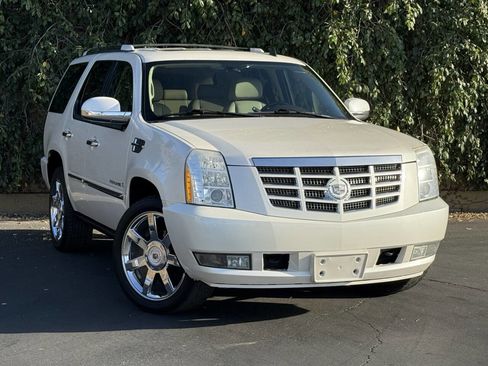 Used 2009 Cadillac Escalade AWD image 1