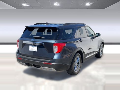 Used 2022 Ford Explorer XLT w/ Equipment Group 202A RWD image 8