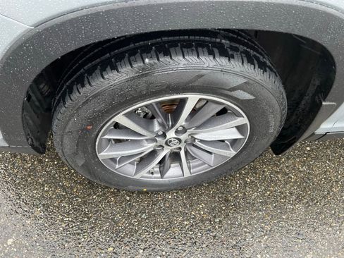 Used 2019 Toyota Highlander XLE AWD/4WD image 9