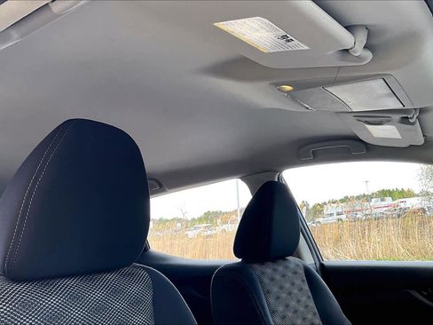 Used 2018 Nissan Rogue Sport SV AWD/4WD image 14