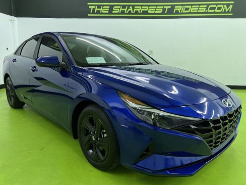 Used 2022 Hyundai Elantra SEL FWD image 2