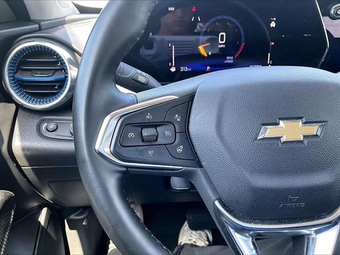 Used 2025 Chevrolet Trax LT w/ LT Convenience Package FWD image 12