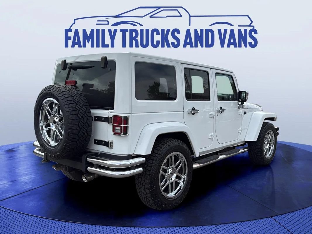Used 2011 Jeep Wrangler Unlimited Sahara w/ Dual Top Group AWD/4WD image 5