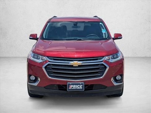 Used 2020 Chevrolet Traverse LT FWD image 2