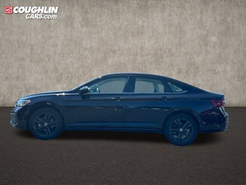 Used 2024 Volkswagen Jetta SE w/ Panoramic Sunroof Package FWD image 8