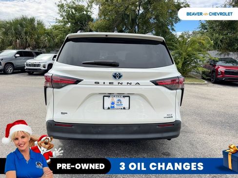 Used 2021 Toyota Sienna XLE image 7