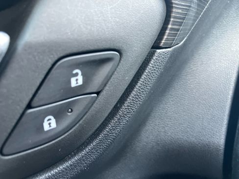 Used 2024 GMC Terrain SLT w/ Tech Package FWD image 13