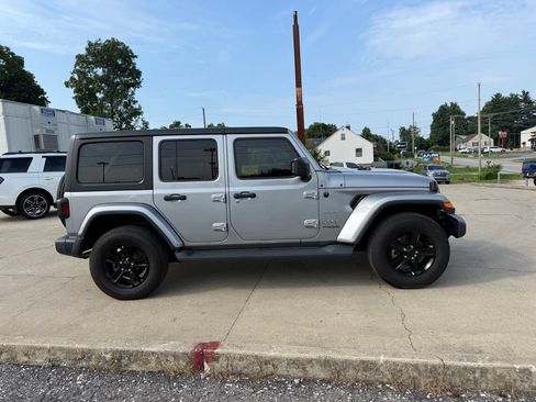 Used 2020 Jeep Wrangler Unlimited Sahara AWD/4WD image 5