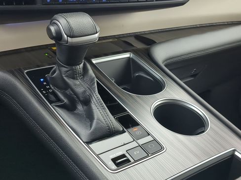 Used 2021 Toyota Sienna Limited image 27