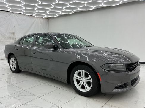 Used 2020 Dodge Charger SXT w/ Leather Interior Group RWD image 7