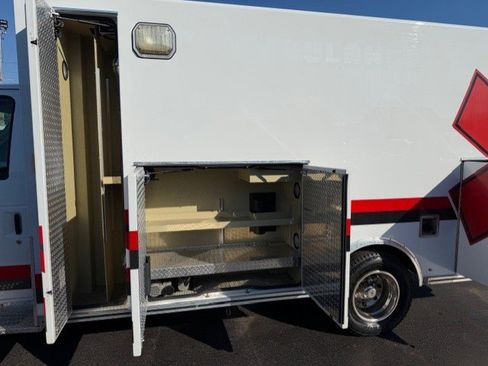 Used 2003 Ford E-450 and Econoline 450 image 12