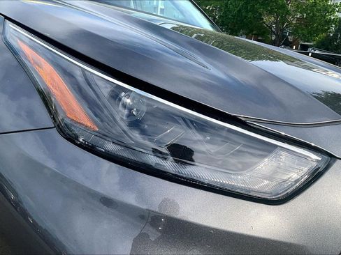 Used 2022 Toyota Highlander XLE image 28