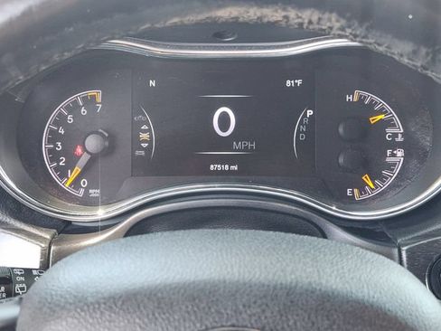 Used 2018 Jeep Grand Cherokee Laredo RWD image 16