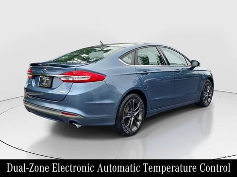 Used 2018 Ford Fusion SE w/ Equipment Group 201A FWD image 5