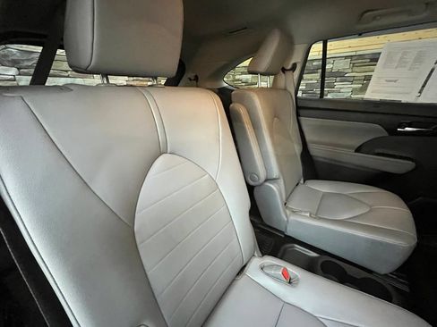Used 2020 Toyota Highlander XLE AWD/4WD image 53