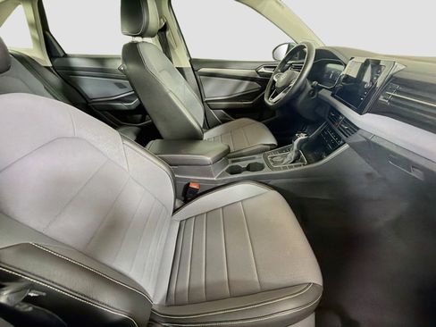 Used 2025 Volkswagen Jetta SE FWD image 29