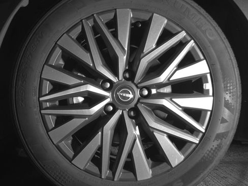 Used 2025 Nissan Altima 2.5 SV FWD image 12