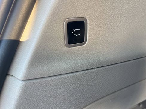 Used 2023 Chrysler Pacifica Touring-L image 65