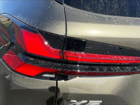 New 2026 BMW X5 xDrive50e w/ Premium Package AWD/4WD image 23