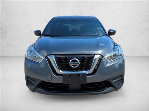 Used 2020 Nissan Kicks S FWD image 2
