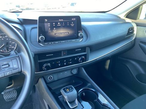 Used 2023 Nissan Rogue S image 37