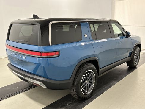 Used 2025 Rivian R1S Adventure Dual AWD/4WD image 5
