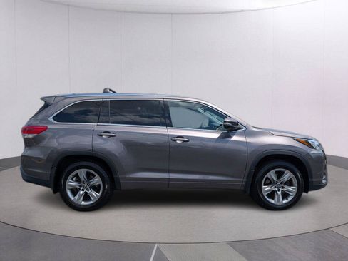 Used 2017 Toyota Highlander Limited AWD/4WD image 6