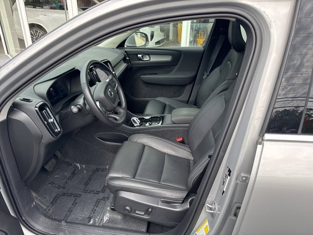 Certified 2025 Volvo XC40 B5 Plus AWD/4WD image 20