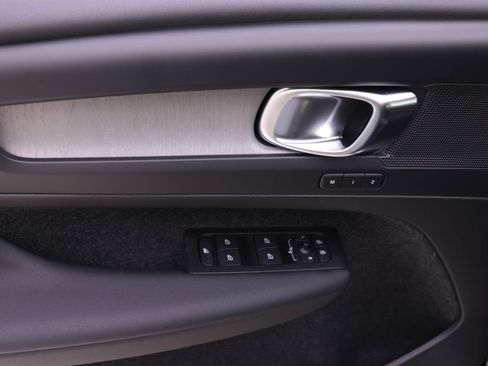 Certified 2026 Volvo XC40 B5 Plus w/ Protection Package Premier image 11