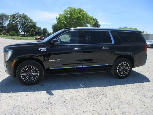 New 2026 GMC Yukon XL Elevation w/ Elevation Premium Package AWD/4WD image 7