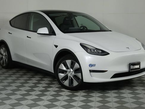 Used 2021 Tesla Model Y Long Range AWD/4WD image 9