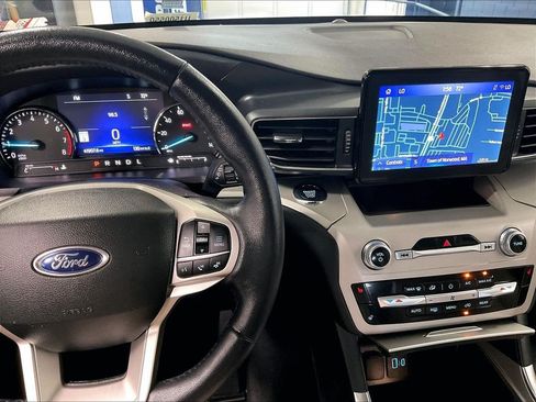 Used 2023 Ford Explorer XLT w/ Equipment Group 202A AWD/4WD image 19