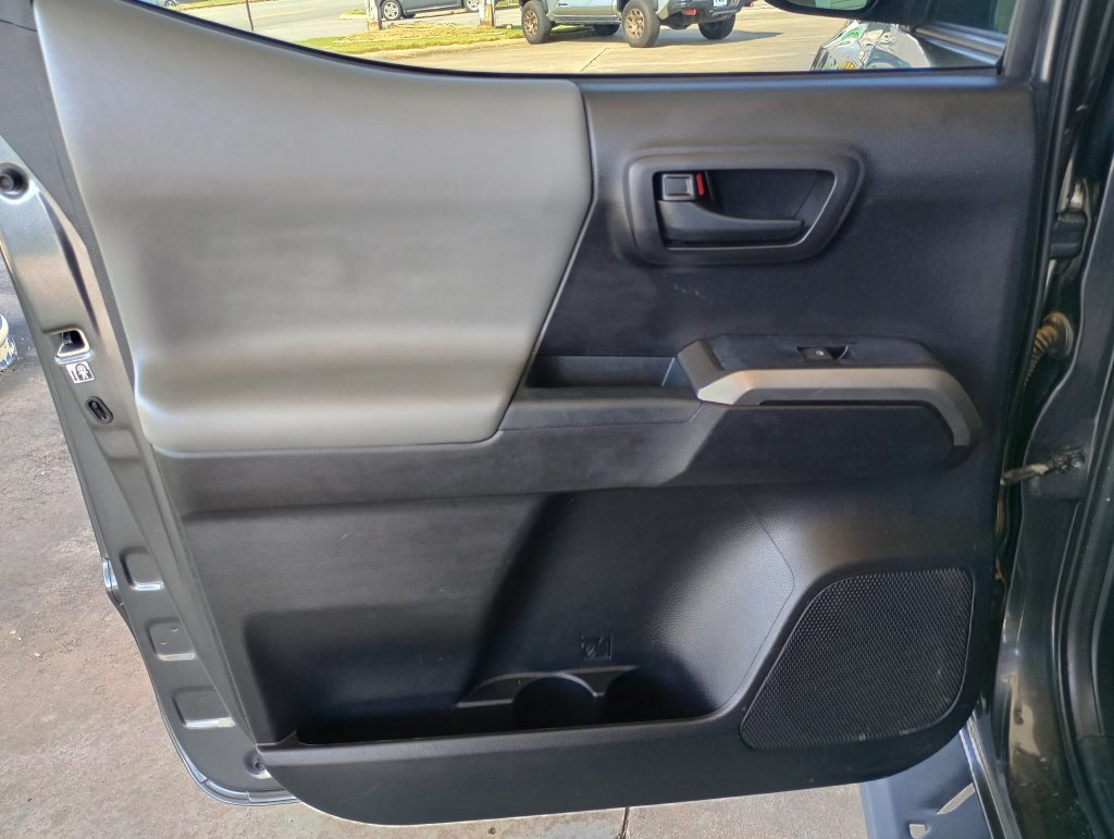Used 2019 Toyota Tacoma SR5 AWD/4WD image 26