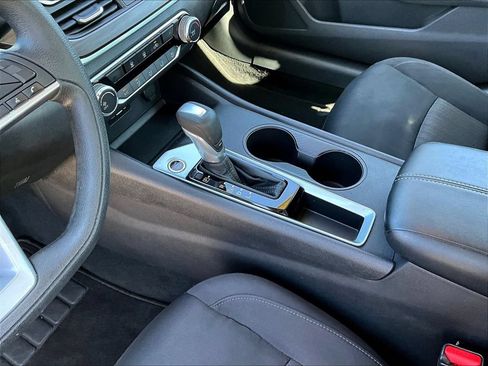 Used 2025 Nissan Altima 2.5 SV FWD image 20