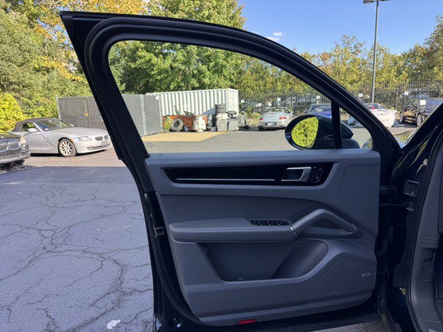 Used 2020 Porsche Cayenne AWD/4WD image 19